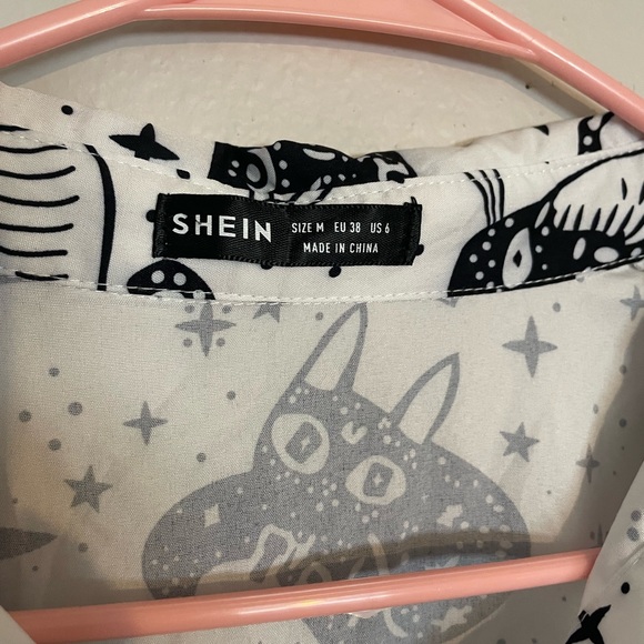 Cat button down collared shirt - Picture 3 of 3